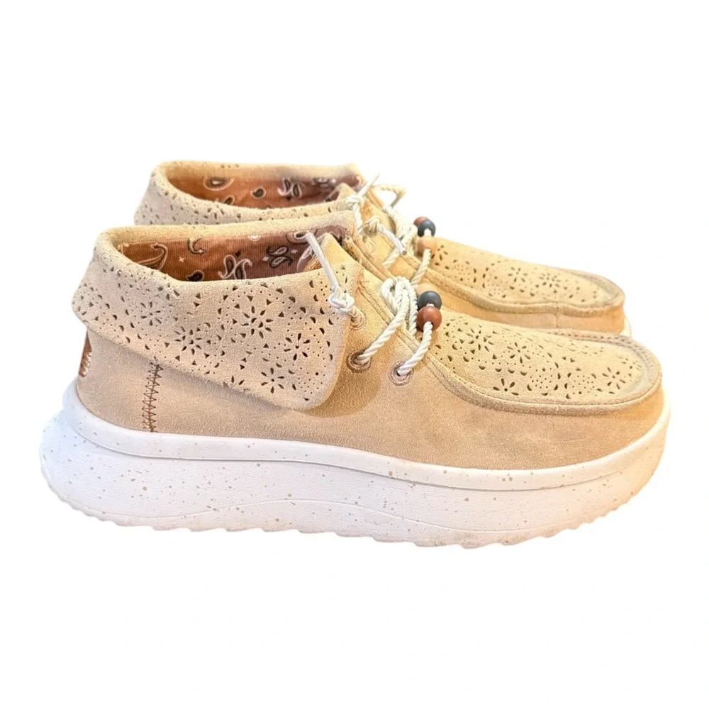 Hey Dude Wendy Peak Fold Boot Suede Women’s Size 7 Tan